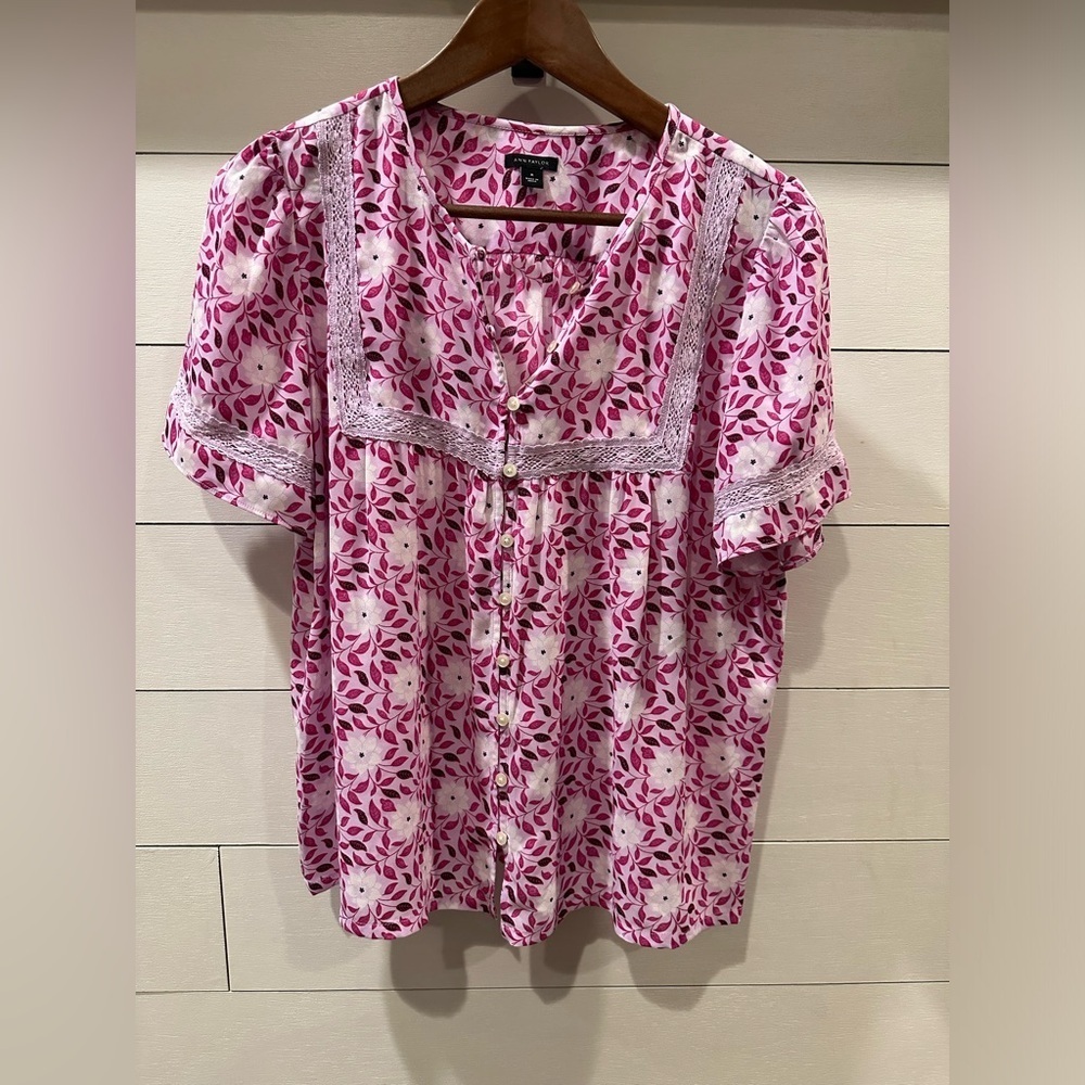 Ann Taylor Pink Floral Lace Trim Blouse- size Small